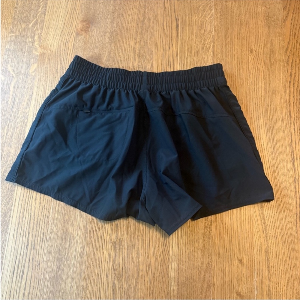 Vuori Black Dash Performance Short - Picture 6 of 12